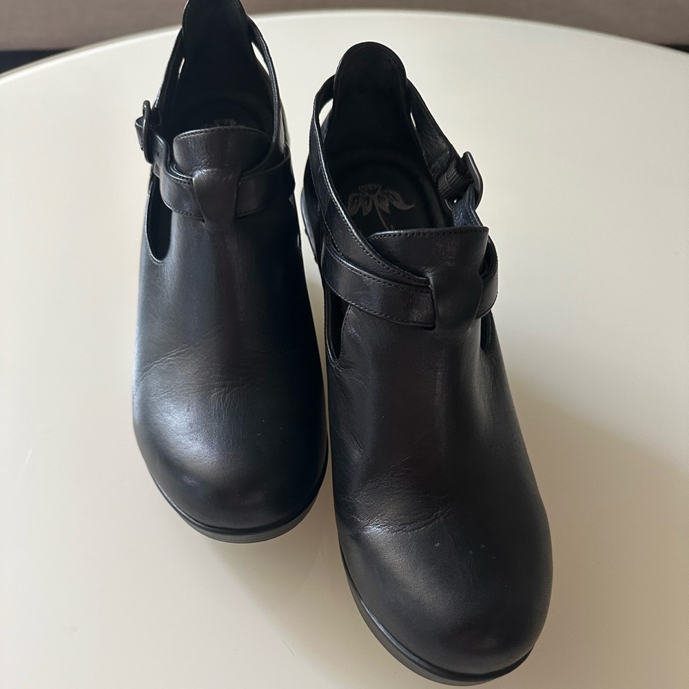 Wedge leather Dansko shoes size 39